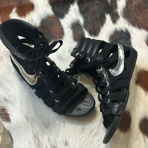 Nike black gladiator flats